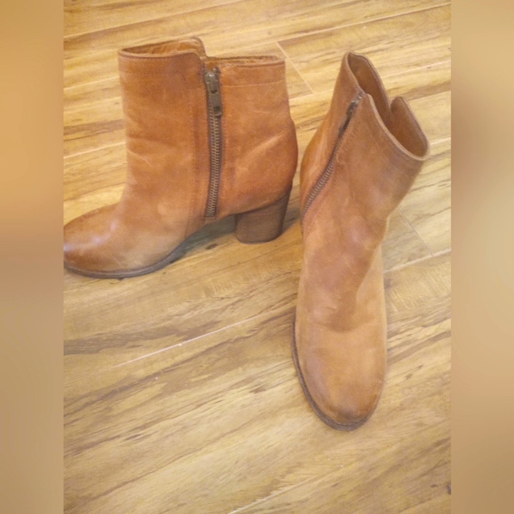 FRYE Tan Heeled Boot